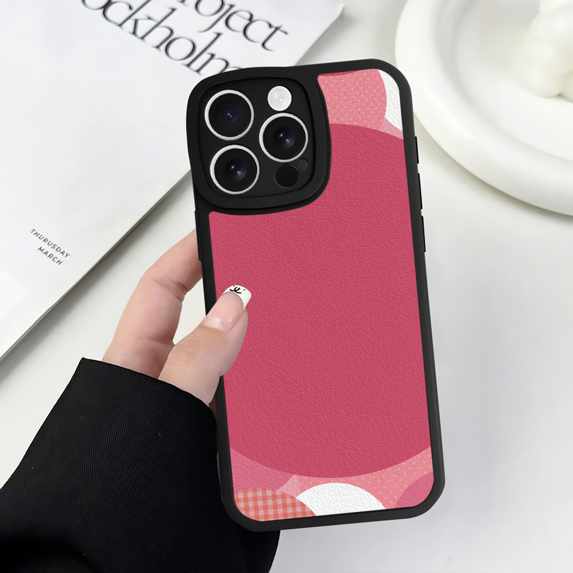 （画像用） Hello Kitty ハローキティ 【iPhone 16シリーズ対応】シリコンスマホケース（レザー調） 材質：シリコン